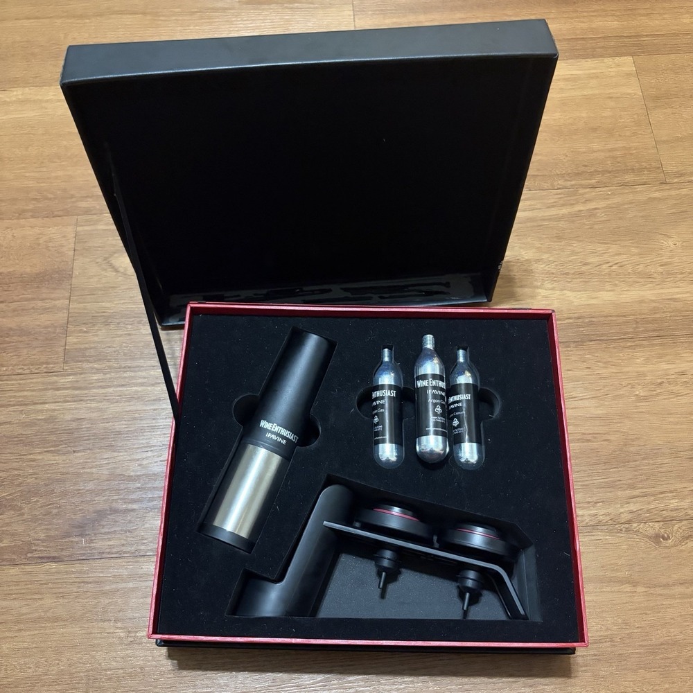Wine Enthusiast iFAVINE Wine Preservation System Kit with 3 Argon Gas Capsules